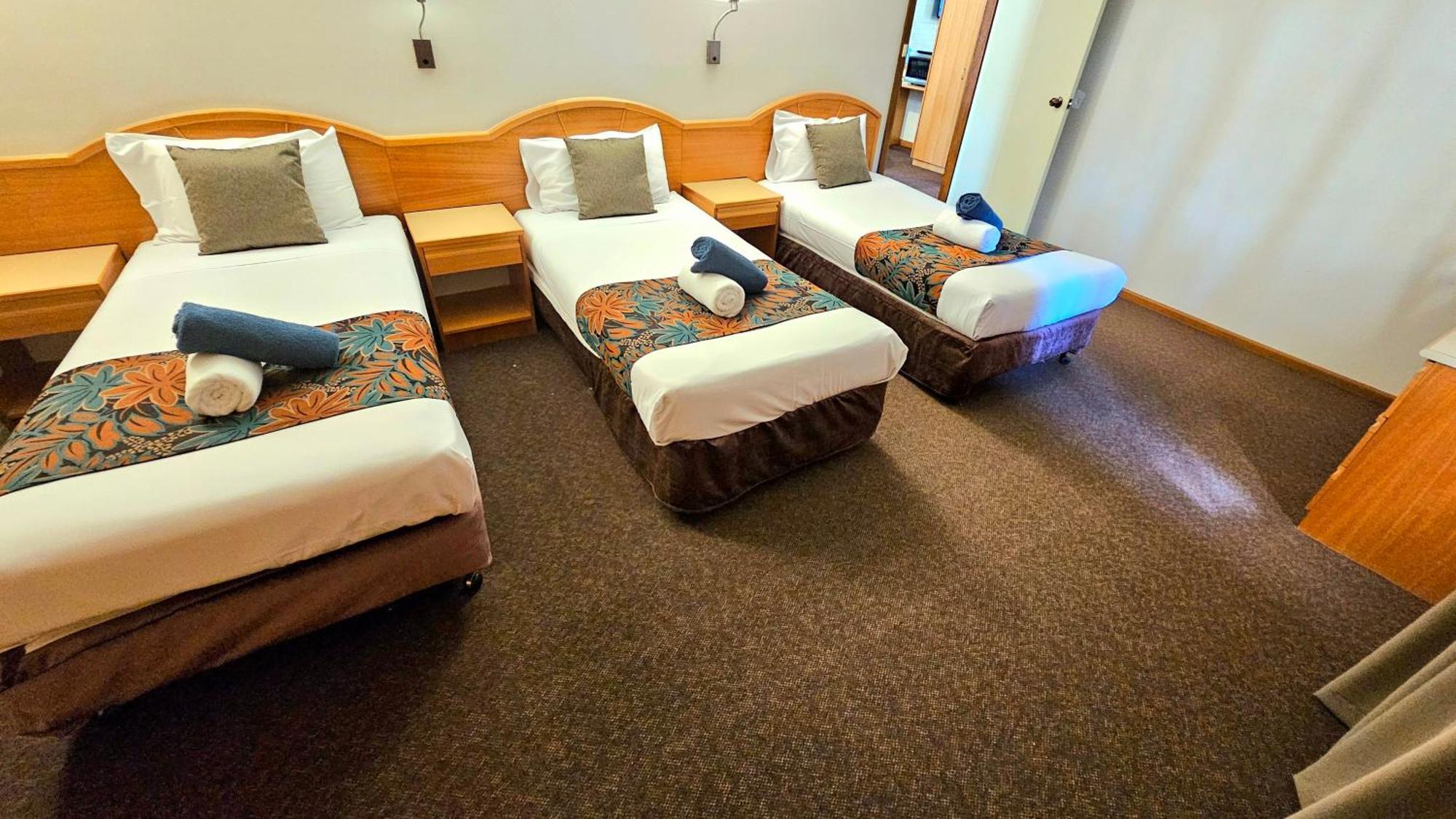 Motel Hilltops Retreat Motor Young
