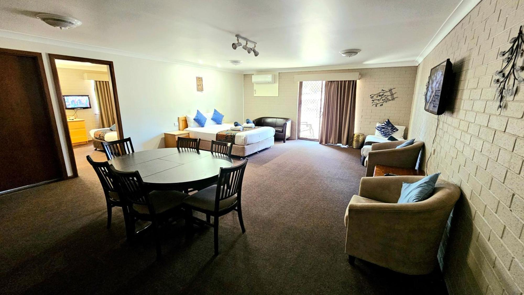 Hilltops Retreat Motor Motel 3*