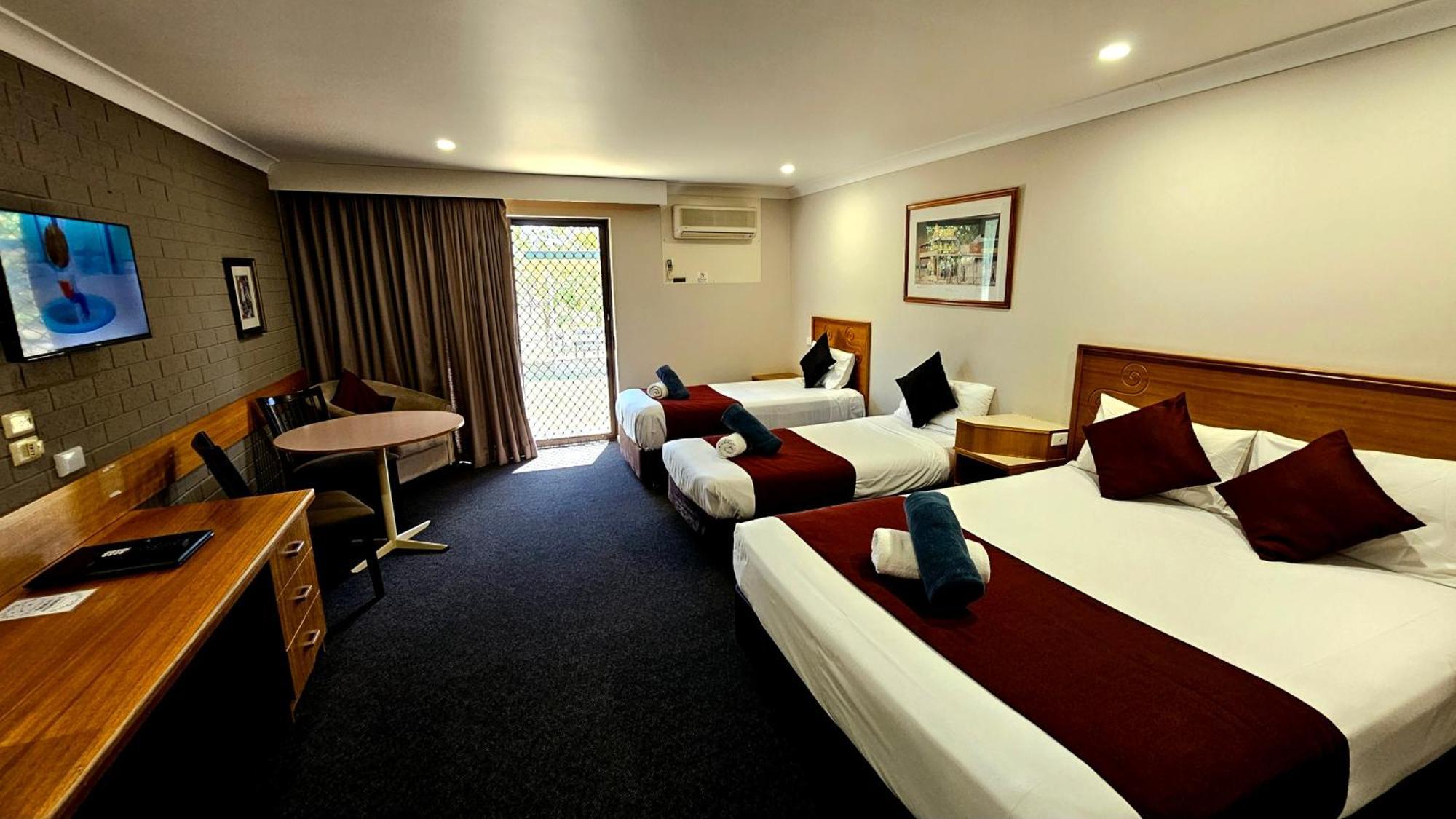 Motel Hilltops Retreat Motor Young