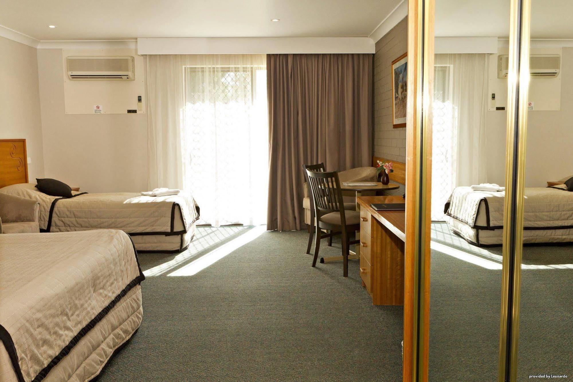 Motel Hilltops Retreat Motor Young